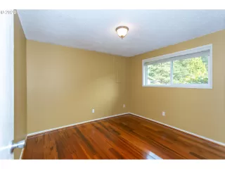 Photo #4: 21050558 Listing