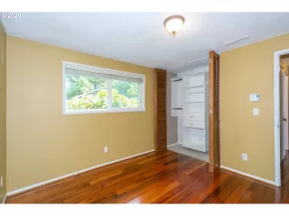 Photo #5: 21050558 Listing