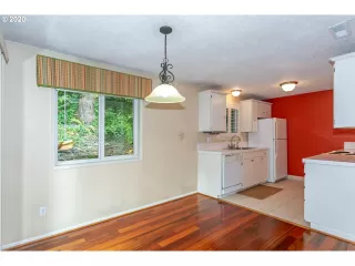 Photo #6: 21050558 Listing