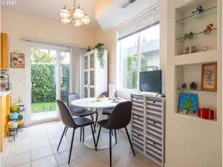 Photo #4: 21050885 Listing