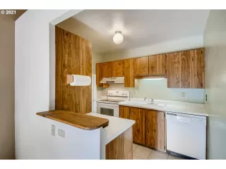 Photo #6: 21050928 Listing