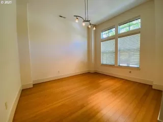 Photo #4: 21051100 Listing