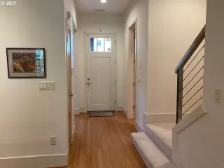 Photo #5: 21051100 Listing