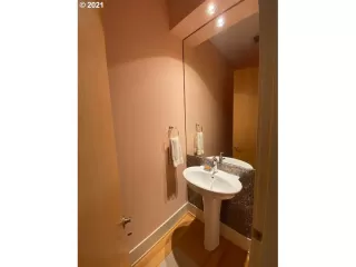 Photo #6: 21051100 Listing