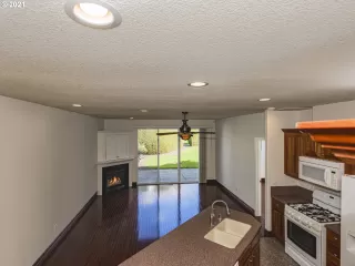 Photo #3: 21051121 Listing 