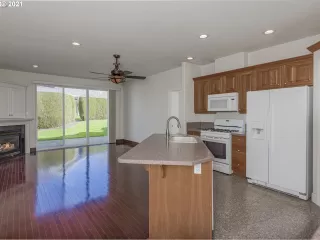 Photo #4: 21051121 Listing 