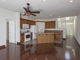 Photo #5: 21051121 Listing 