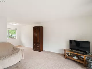 Photo #6: 21051589 Listing 