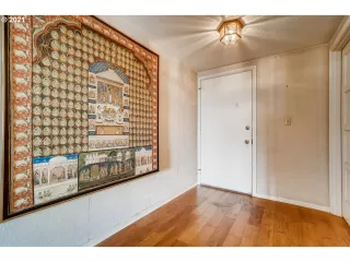 Photo #3: 21052405 Listing