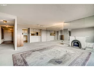 Photo #4: 21052405 Listing