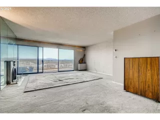 Photo #5: 21052405 Listing