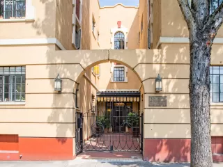 Photo #1: 21053024 Listing