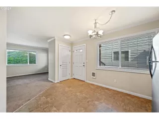 Photo #4: 21053654 Listing