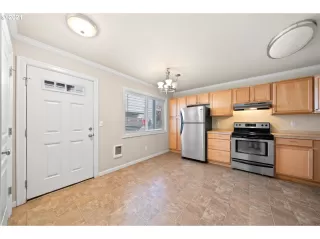 Photo #5: 21053654 Listing