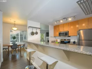 Photo #5: 21053743 Listing