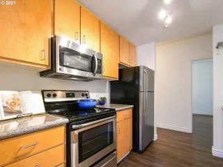 Photo #6: 21053743 Listing