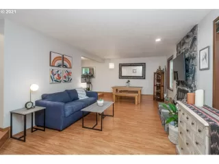 Photo #4: 21054574 Listing