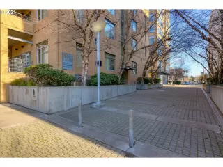 Photo #2: 21055348 Listing