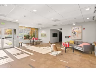 Photo #4: 21055348 Listing