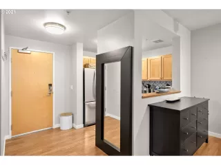 Photo #5: 21055348 Listing