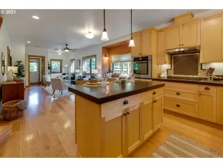 Photo #4: 21055577 Listing 