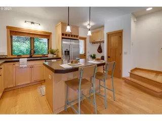 Photo #5: 21055577 Listing 