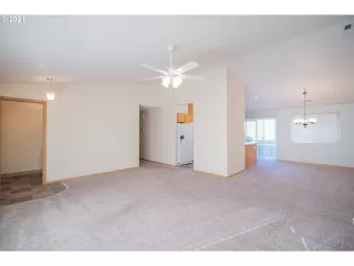 Photo #4: 21055721 Listing