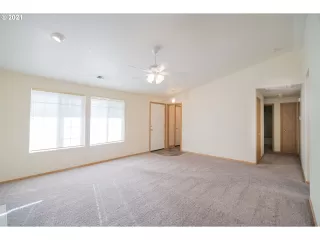 Photo #5: 21055721 Listing