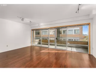 Photo #5: 21056374 Listing