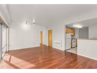 Photo #6: 21056374 Listing