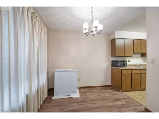 Photo #6: 21056558 Listing