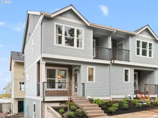 More Details about MLS # 21056930 : 11351 SW CAPITOL HWY