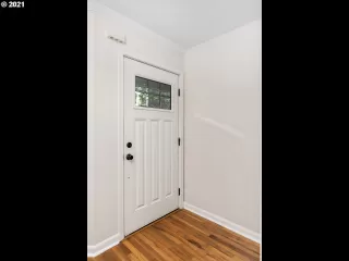 Photo #4: 21057377 Listing