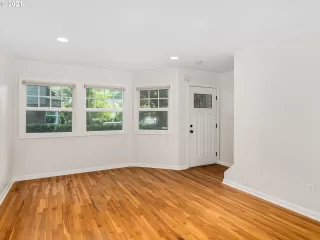 Photo #5: 21057377 Listing