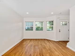 Photo #6: 21057377 Listing