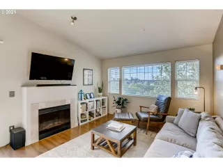 Photo #5: 21057548 Listing