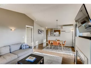 Photo #6: 21057548 Listing