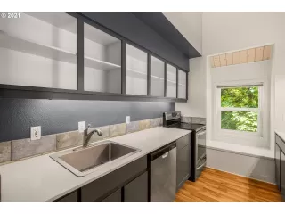 Photo #1: 21057619 Listing 