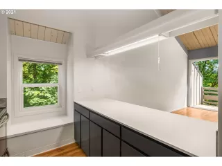 Photo #2: 21057619 Listing 