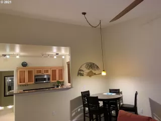 Photo #5: 21057695 Listing