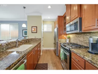 Photo #5: 21057754 Listing