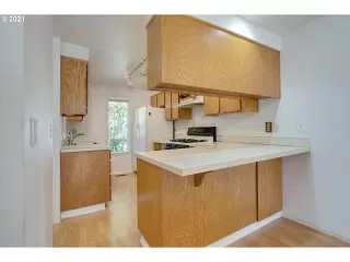 Photo #5: 21058060 Listing