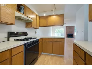 Photo #6: 21058060 Listing