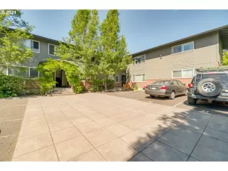 More Details about MLS # 21058120 : 2301 SE CARUTHERS ST 4