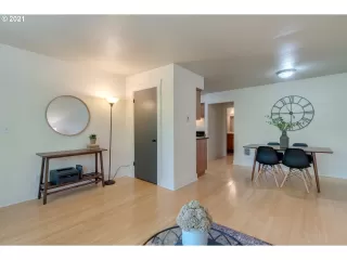 Photo #3: 21058120 Listing