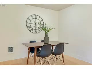 Photo #4: 21058120 Listing