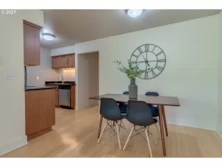 Photo #6: 21058120 Listing