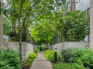 Photo #4: 21058450 Listing