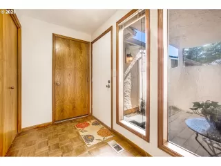 Photo #4: 21058502 Listing