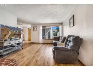 Photo #5: 21058502 Listing